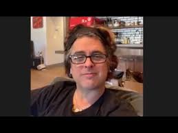 Billie Joe Armstrong Interview On Alt Az 93 3 Youtube Billie joe armstrong was born in piedmont, california, a small town surrounded by the city of oakland, and was raised in rodeo, california, the youngest of six children of ollie (jackson) and andrew andy marsicano armstrong. billie joe armstrong interview on alt az 93 3