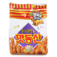 Koreans Love To Snack These Are The Top 10 Most Popular Snacks Koreans Buy To Munch On In Between Meals Korean Snacks Snacks Popular Snacks