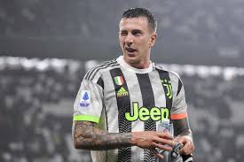 Federico bernardeschi, emre can and douglas costa are the faces juventus chose to promote its new icon collection which will be presented today during milan fashion week. Cm Juventus Winger Remains Of Milan S Wish List The Truth Regarding January Swap Deal