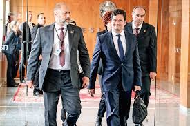 Born 1 august 1972) is a brazilian jurist, former federal judge and college professor who served as minister of justice and public. O Plano Para Afastar Sergio Moro Da Disputa Presidencial Veja