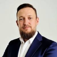 80+ profili według frazy „Adrian”