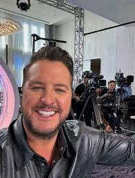 𝗦𝗔𝗬 𝗬𝗘𝗦 𝗜𝗙 𝗬𝗢𝗨 𝗟𝗢𝗩𝗘 Luke Bryan 🎸❤️ This is going to be my  last post