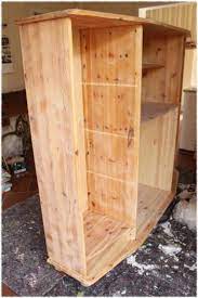 Um eine deutliche veränderung zu bewirken ist es nicht einmal nötig das holz. Ein Schrank Wird Weiss Die Vorher Nachher Show Mobel Weiss Streichen Shabby Chic Schrank Kiefer Mobel