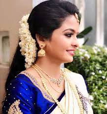 Pin By Aiswarya S On Indian Cute And Spicy Girls Engagement Hairstyles Indian Bride Hairstyle Indian Bridal Hairstyles