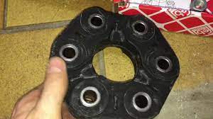Die hardyscheibe (gelenkscheibe) ist eine meist aus gummi oder einem anderen elastischen material gefertigte scheibe mit zumeist einvulkanisierten buchsen aus metall, die bei kardanwellen. Bmw Hardyscheibe Wechseln Vorne Und Hinten Gelenkscheibe Ersetzten Am Bmw Youtube