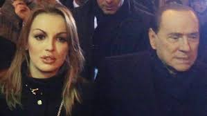 Im „corriere della sera erschien jetzt gleichzeitig mit dem offenen brief seiner frau der vorabdruck eines interviews, in dem schlitzohr berlusconi seiner. Silvio Berlusconi Und Die Frauen Seine Neue Heisst Francesca N Tv De