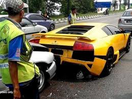 Tapi, ada orang beli kereta, sambil pakai sendiri, sambil dia buat duit dengan kereta. Kalau Korang Langgar Kereta Dari Belakang Memang Asklegal My