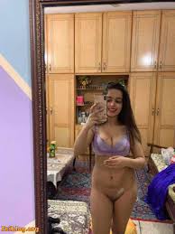 Hot Indian girl nude selfies leaked - FSI blog