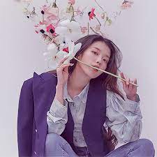 아이유는 25일 오후 6시 정규 5집 앨범 '라일락'을 발매할 예정이다. Qbbjcbddf Gpim