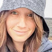 Larissa Truitt's Instagram, Twitter & Facebook