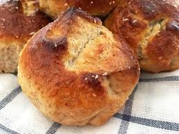 Panecillos Integrales Con Mantequilla Y Sal Marina Delikatissen Pan Integral Con Semillas Recetas De Comida Receta Pan Integral