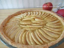 Débarrasser la tarte sur une grille. Recettes De Tarte Aux Pommes Et Compote De Pommes