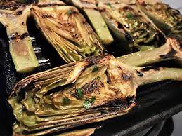I carciofi alla giudia (o carciofi alla giudea) sono una specialità tipica della tradizione romana, che preparare i carciofi alla giudea è in realtà relativamente semplice: Carciofi Grigliati La Cuoca Galante Mangiare Bene Cucina Sana