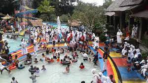 Tasikmalaya memiliki beberapa kolam renang / waterboom, yaitu karakresik, kolam renang dadaha, kolam renang tirta alam (jl. Anggota Polsek Mangkubumi Pengamanan Siswa Tk Di Kolam Renang Tribrata News