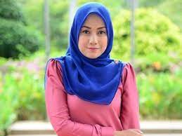 She is the fourth of five siblings. Mia Ahmad To Marry Jdt Player