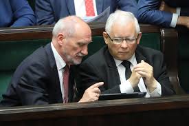 Po emisji filmu ewy stankiewicz pt. Stan Zagrozenia Film Ewy Stankiewicz P Smolensku Zatrzymany Przez Kaczynskiego Opinie Newsweek Pl