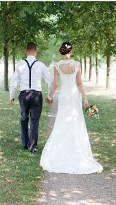 Jetzt ta lesen und bis zu 80 € prämie sichern! Vintagehochzeit In Verden Sommerhochzeit Braut Hochzeitsoutfit Brautigam