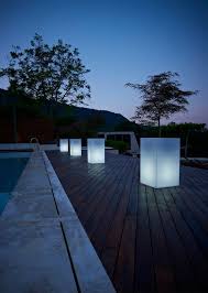Solar Gartenbeleuchtung 35 Beispiele Wie Man Den Garten Durch Pflanztopfe Erhellen Konnte Exterior Lighting Outdoor Outdoor Lighting