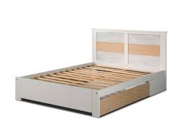 Maison située au centre du village. Lit 140 Livia Blanc Bobochic