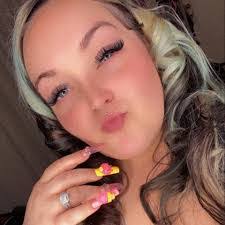 Tiffany Barlow's Instagram, Twitter & Facebook