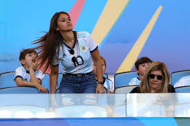 Acepto el desafio de @4ladyd, pero en lugar de tirarme agua voy a donar a la. Antonella Roccuzzo Pictures Photos Images Zimbio
