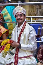 Check 141 sensational indian wedding dresses for men that you can wear on your wedding day. Traditional South Indian Wedding Dress For Bride And Groom Wedding Dress Pick And Ideas