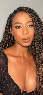 Fellow MUA's, what do you carry your kits in please? When I first started I  bought a chunky makeup trolley, but it's so heavy to carry around so I  stopped using that