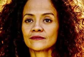 Aline Borges abre o coração e recorda infância difícil: "Andei de elevador  pela primeira vez aos 9 anos"