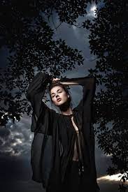 Dark Night Photoshoot Mapvintage In The Media Night Photoshoot Outdoor Fashion Photography Fashion Photography School