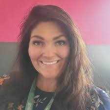 Ali Schmitz's Instagram, Twitter & Facebook