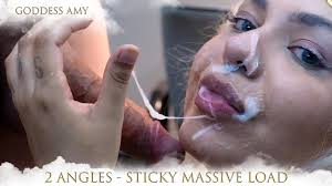 Maça kızı damarlı yarak emiyor ve yüzüne boşalma