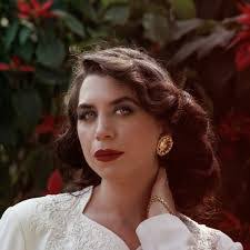 Laura Pinckney's Instagram, Twitter & Facebook