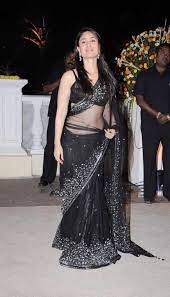 Kareena Kapoor Picture 237713 Oneindia Gallery Kareena Kapoor Saree Black Saree Bollywood Actress