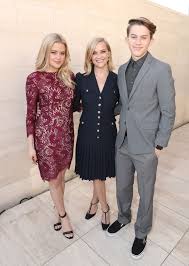 Witherspoon and sarah harden, hello. Reese Witherspoons Kinder Ava 21 Und Deacon 17 Machen Urlaub Mit Ihren Bedeutenden Anderen Ich Bin So Glucklich Aktuelle Boulevard Nachrichten Und Fotogalerien Zu Stars Sternchen