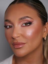 in love with the details 🤍 @plouise_makeup_academy Eyeshadow Base &  Wedding Palette @hudabeauty Easy Blur everything 🫶🏼 Foundation, primer,  concealer, powder @morphebrushes Blush @nyxcosmetics_de Buttermeld  Highlighter frosty pink & light champagne ...