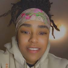 NBA star Zion Williamson posted up with the homies! 😳📸