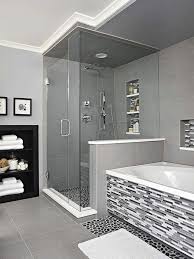 Moderne Badfliesen Mosaik An Der Badewanne Narutstein Optik Am Boden Der Duschkabine Son Badezimmer Farbideen Wohnung Badezimmer Dekoration Badezimmerfarbe