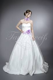 Geraffte corsage mit kurzen ärmeln. Brautkleid Tw0065b Aus Satin Mit Lavendelfarbenen Applikationen
