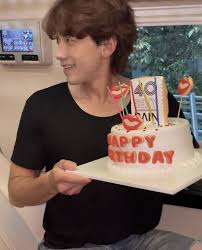 Our team of experts examined the best rain jackets on the market. Kim Tae Hee Abandoned Bi Rain At Her 40th Birthday Party Twolive