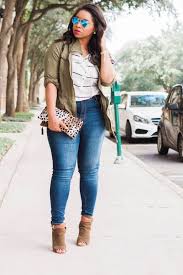 Plus Size Woman Should Not Carry A Purse That Is Too Small Your Bag Should Be In Proper Scale W Fashion Trends Curvy Curvy Outfits Plus Size Fashion For Women
