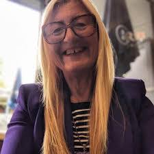 Dawn Tracey's Instagram, Twitter & Facebook