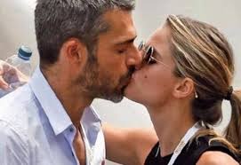 Luca argentero, 43 anni, e cristina marino, 30, si sono sposati sabato sera a città della pieve, con una cerimonia semplice e un numero di invitati ridotti all'osso: Luca Argentero E Cristina Marino Si Preparano Per Le Nozze