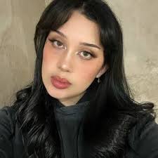 Maxine Delaney (@m.delaneey)