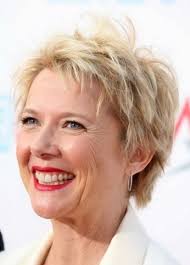 Mit dem alter werden haare dünner, kurze haare sind pflegeleichter als lange und sehen vielleicht mehr für das alter passend. Pixie Cut Kurzhaarfrisuren Damen 50plus Novocom Top