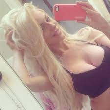 Courtney Stodden shows off her boobs and goes back to blonde in sexy  'makeup free' selfie - Mirror Online