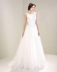 Ein außergewöhnliches kleid im 20er jahre stil, ein elegantes kleid im 40er jahre look oder ein. Flamenco Brautmoden Trautenwolfstr Munchen Brautmode Brautkleid Schlicht Hochzeitskleid