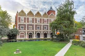 7 dock street, tower hamlets, london, e1 8ll, united kingdom. The Best Kensington Hostels In London From A Londoner Candace Abroad