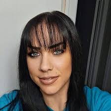 Kelly Connell's Instagram, Twitter & Facebook