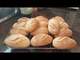 Pulguitas O Bollos De Pan Caseros Tiernos Por Dentro Y Crujientes Por Fuera Youtube Pan Casero Bollitos De Pan Pan