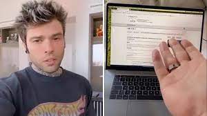 Il codacons si scaglia contro fedez almeno una volta al mese o giù di lì, per cui le infinite battaglie contro il rapper sono ormai diventate motivo abituale per chi lo segue. Fedez Contro Il Codacons Fanno Le Pulci A Noi Donazioni Sul Loro Sito Servono A Sostenere Loro Stessi Corriere Tv